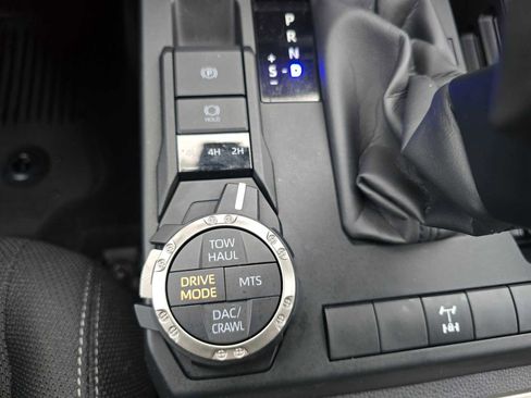 Certified 2025 Toyota 4Runner TRD Off-Road image 32