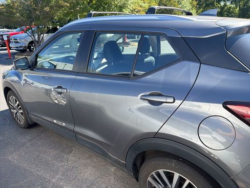 Used 2024 Nissan Kicks SV w/ Interior Electronics Package FWD image 6