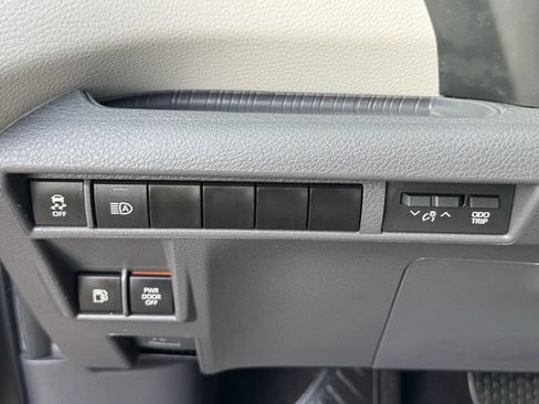 Used 2024 Toyota Sienna LE FWD image 20
