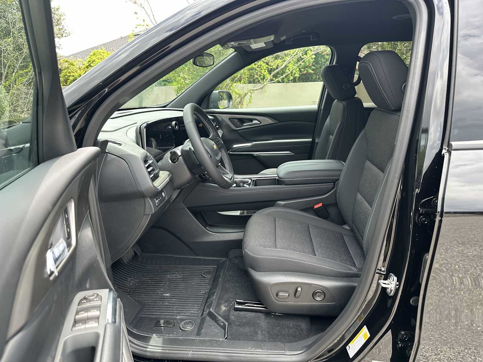 New 2026 Chevrolet Traverse LT w/ LPO, Floor Liner Package FWD image 2