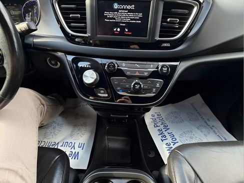 Used 2020 Chrysler Pacifica Touring-L w/ S Appearance Package image 33