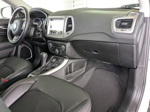 Used 2018 Jeep Compass Latitude w/ Popular Equipment Group image 5