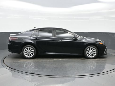 Used 2021 Toyota Camry LE FWD image 7