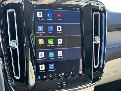 Certified 2024 Volvo XC40 B5 Plus w/ Climate Package image 11