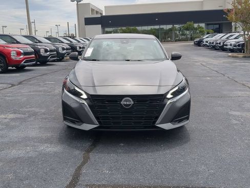 Used 2024 Nissan Altima 2.5 SV FWD image 3