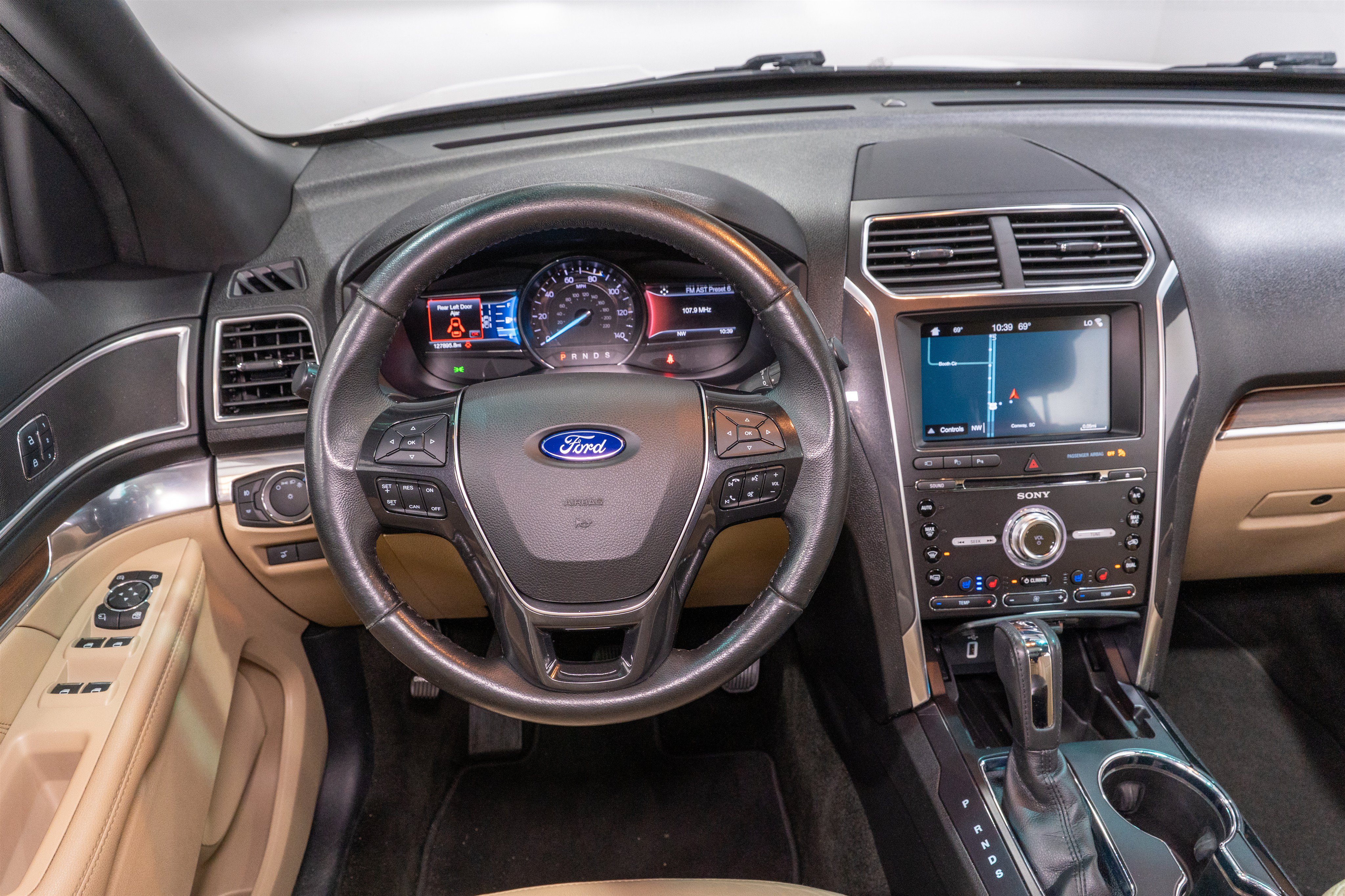 Used 2017 Ford Explorer Limited w/ Equipment Group 301A FWD image 11