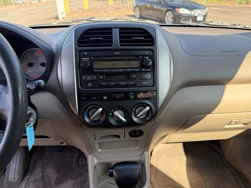 Used 2005 Toyota RAV4 2WD image 23