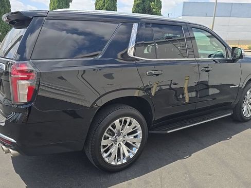 Used 2021 Chevrolet Tahoe Premier w/ Premium Package RWD image 2