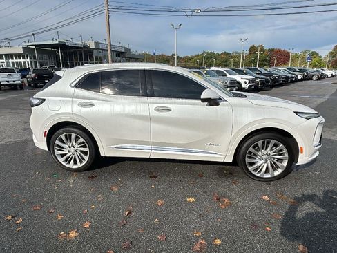 Certified 2025 Buick Envision Avenir image 8