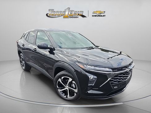 Used 2025 Chevrolet Trax RS w/ Sunroof Package image 1