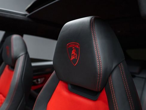 Used 2021 Lamborghini Urus image 21