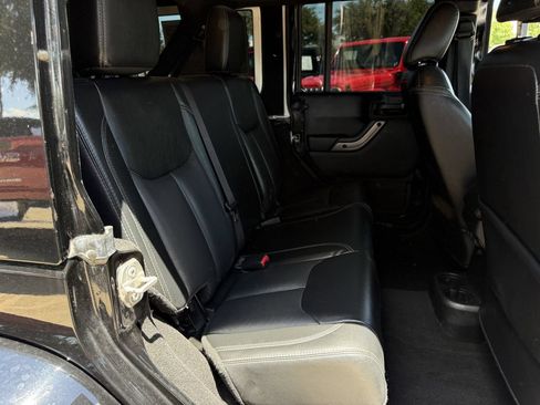 Used 2018 Jeep Wrangler Unlimited Sahara AWD/4WD image 28