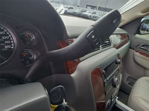 Used 2013 Chevrolet Avalanche LT w/ All-Star Edition image 31