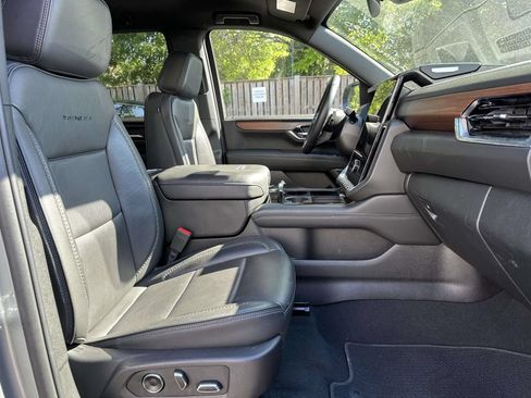 Used 2025 GMC Yukon Denali AWD/4WD image 28