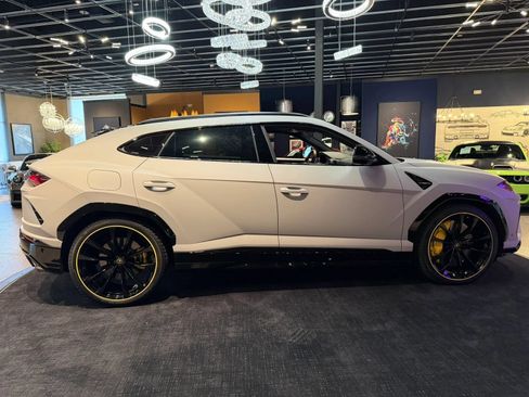 Used 2019 Lamborghini Urus AWD/4WD image 15