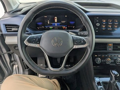 Used 2024 Volkswagen Taos SE image 10