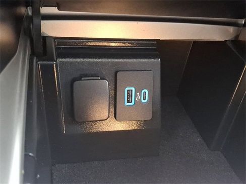 Used 2022 Ford Explorer XLT w/ Equipment Group 202A image 25