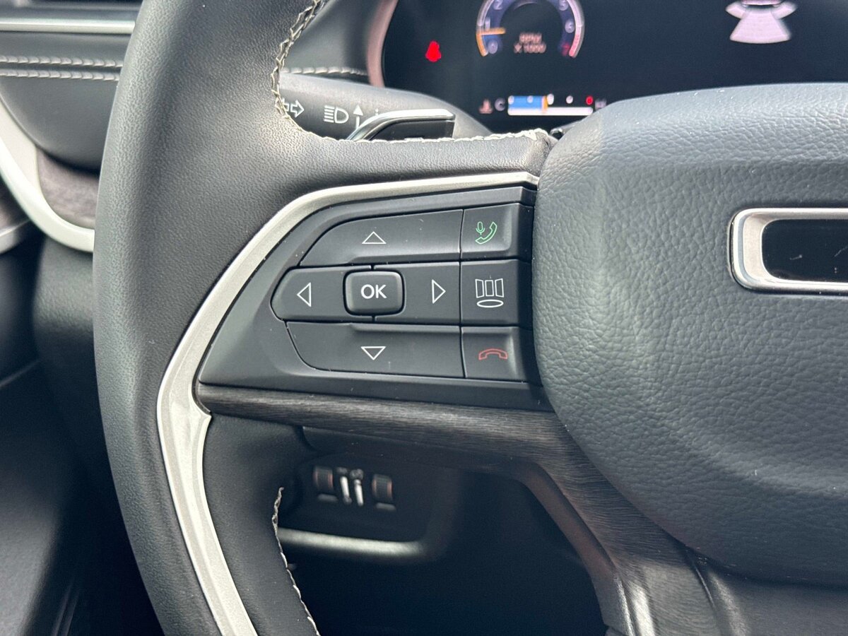 Used 2023 Jeep Grand Cherokee Limited AWD/4WD image 28