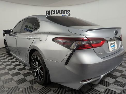 Used 2024 Toyota Camry SE image 2