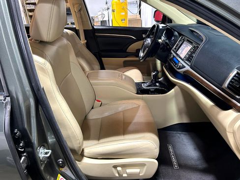 Used 2015 Toyota Highlander Limited image 20
