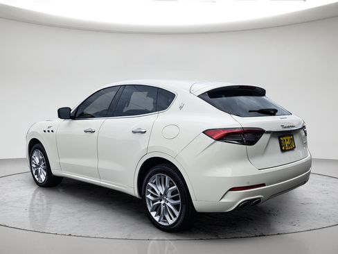 Used 2022 Maserati Levante GT AWD/4WD image 7