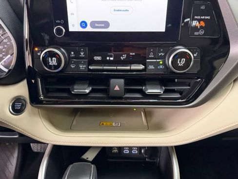 Used 2025 Toyota Highlander XLE AWD/4WD image 27