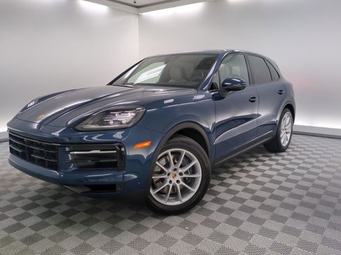 Used 2025 Porsche Cayenne image 1