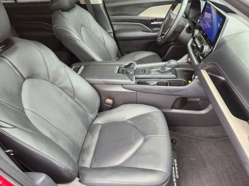 Certified 2025 Toyota Grand Highlander FWD image 12