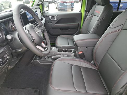 New 2025 Jeep Gladiator Rubicon image 14