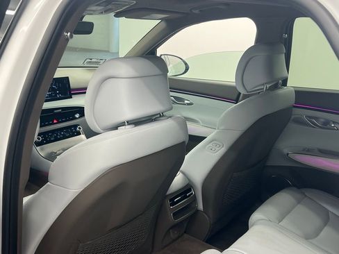 Used 2026 Genesis GV70 2.5T Advanced image 14