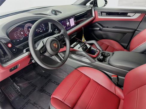 New 2026 Porsche Cayenne Coupe image 4