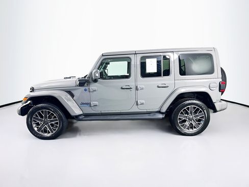 Used 2023 Jeep Wrangler Unlimited Sahara AWD/4WD image 4