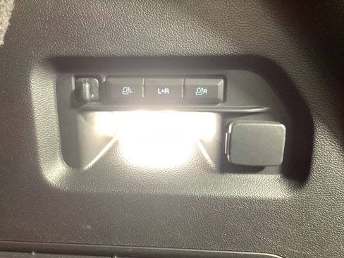 Used 2023 Ford Explorer Platinum w/ Technology Package image 21