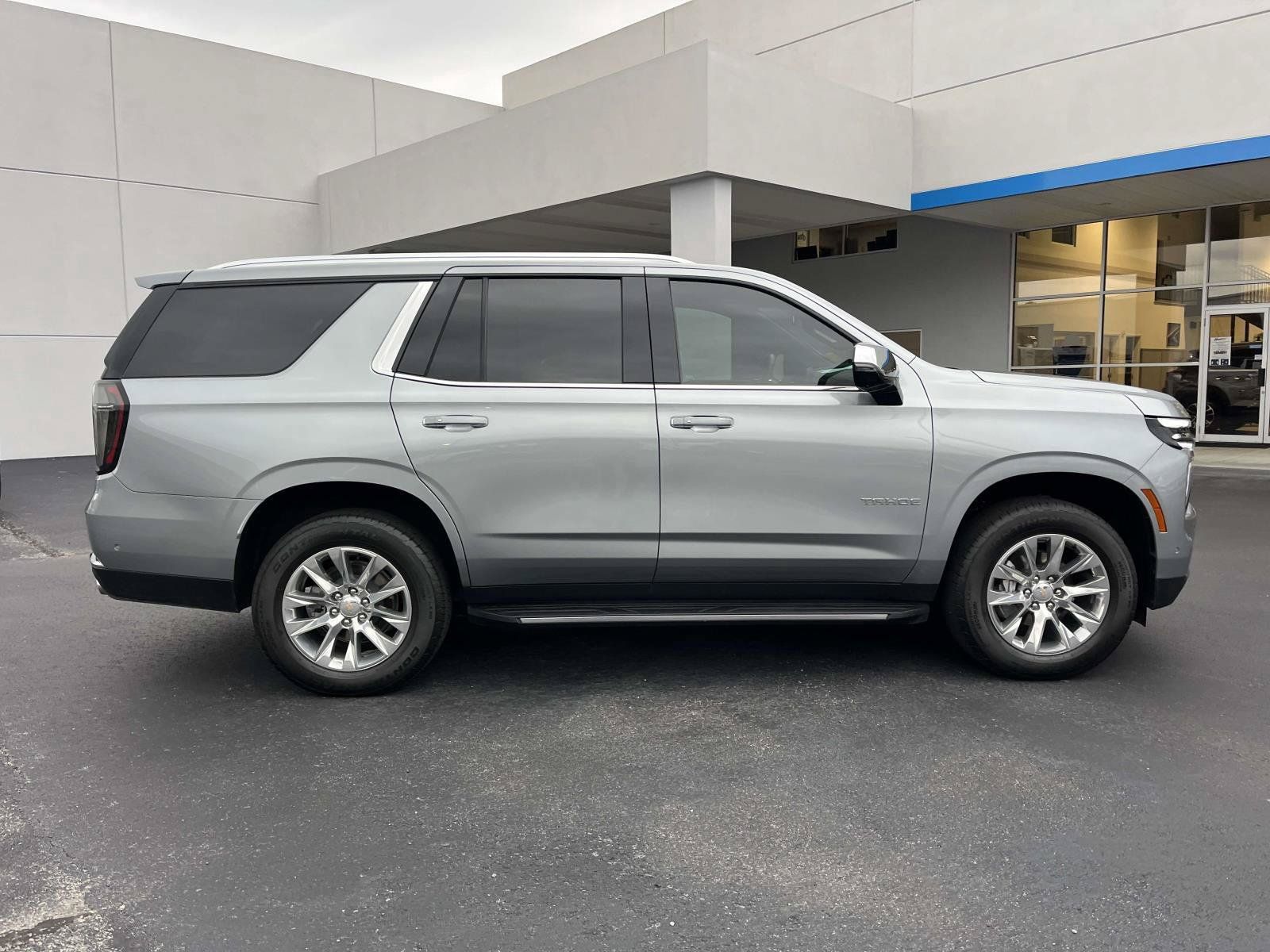 Certified 2025 Chevrolet Tahoe Premier w/ Sun And Tow Package AWD/4WD image 2