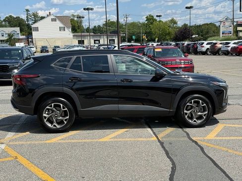 Used 2026 Chevrolet Trax LT w/ Sunroof Package FWD image 7