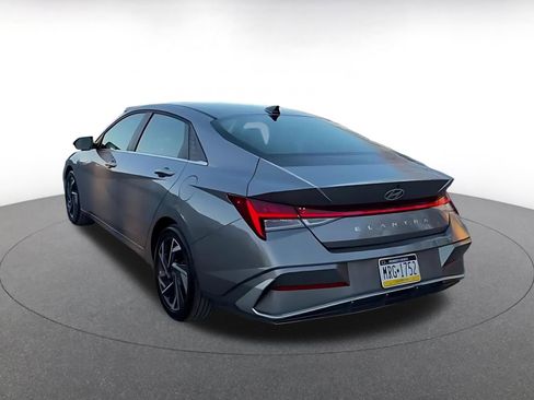 Used 2025 Hyundai Elantra SEL image 11