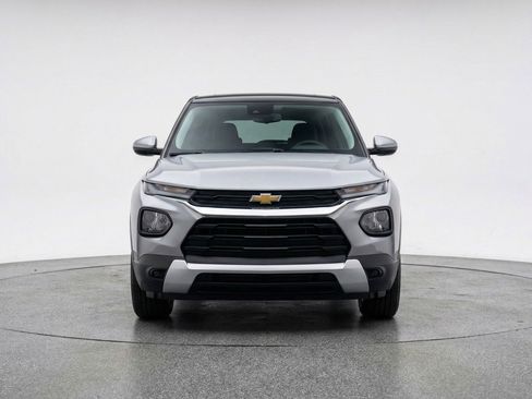 Used 2025 Chevrolet TrailBlazer LT image 2