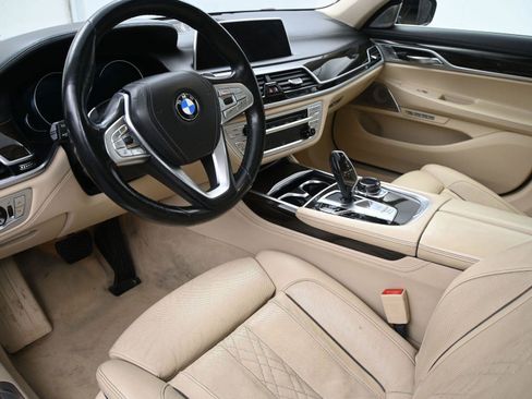 Used 2018 BMW 750i xDrive image 2