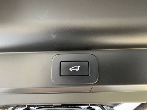 Used 2023 Land Rover Range Rover SE image 37