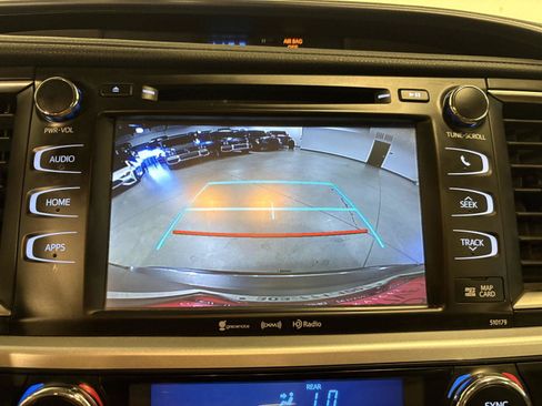 Used 2017 Toyota Highlander XLE AWD/4WD image 22