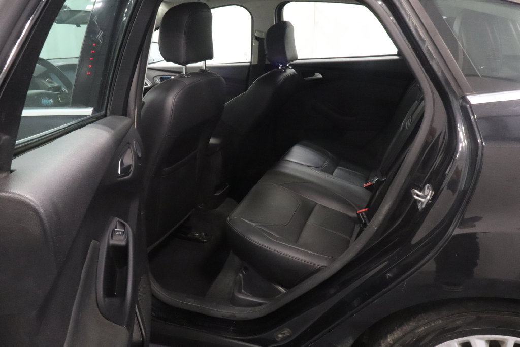 Used 2015 Ford Focus Titanium FWD image 11