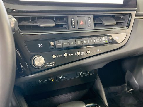 Used 2024 Lexus ES 300h w/ Premium Package FWD image 15