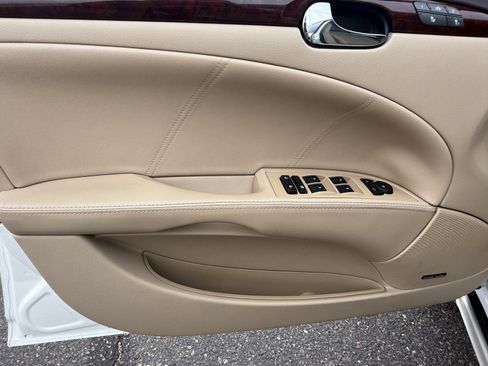 Used 2011 Buick Lucerne CXL image 17