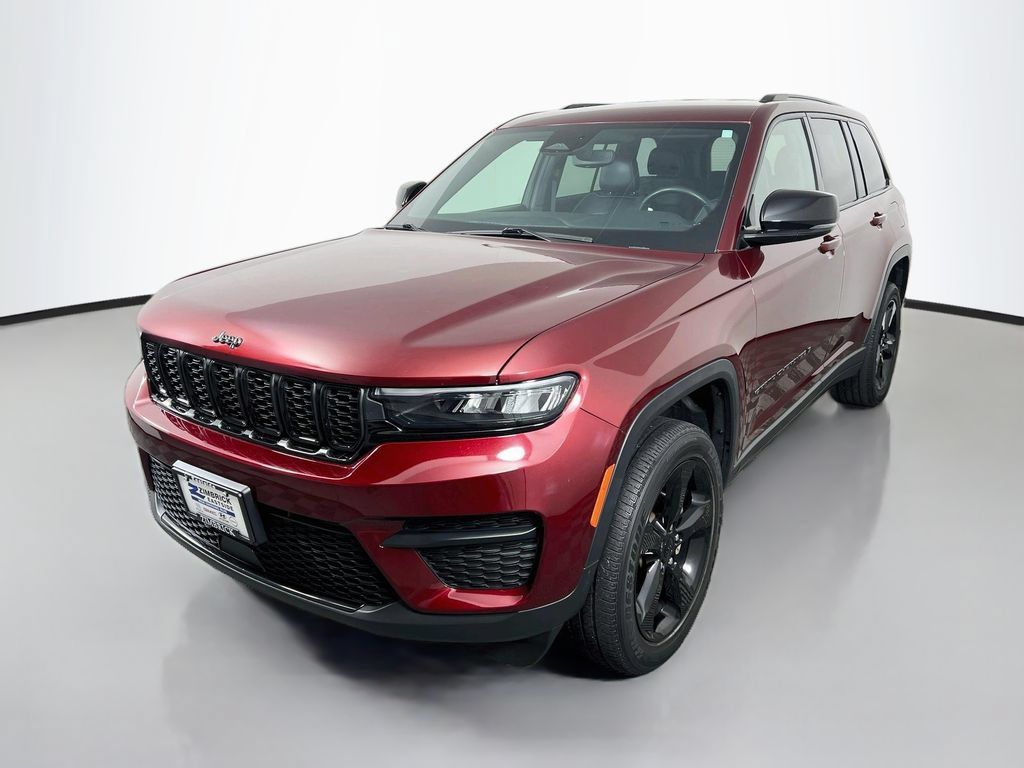Used 2022 Jeep Grand Cherokee Altitude AWD/4WD image 3