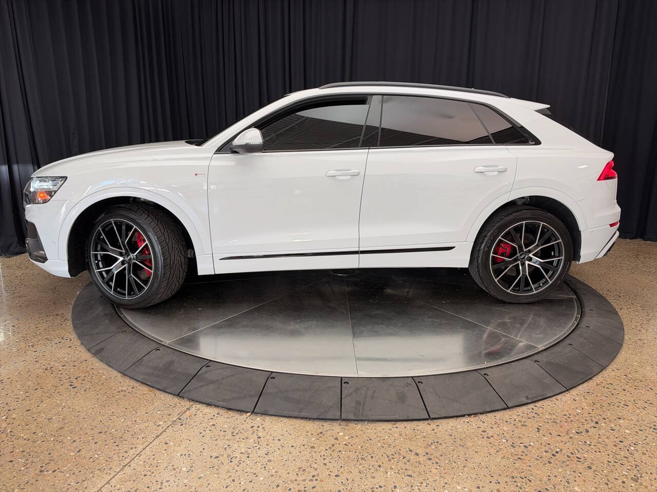 Used 2020 Audi Q8 Premium Plus w/ Premium Plus Package AWD/4WD image 3