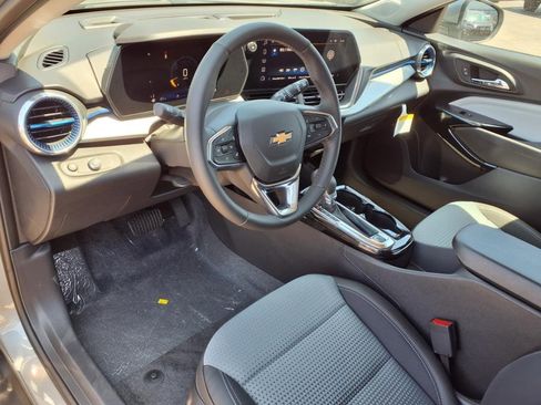 New 2025 Chevrolet Trax LT w/ Driver Confidence Package image 8