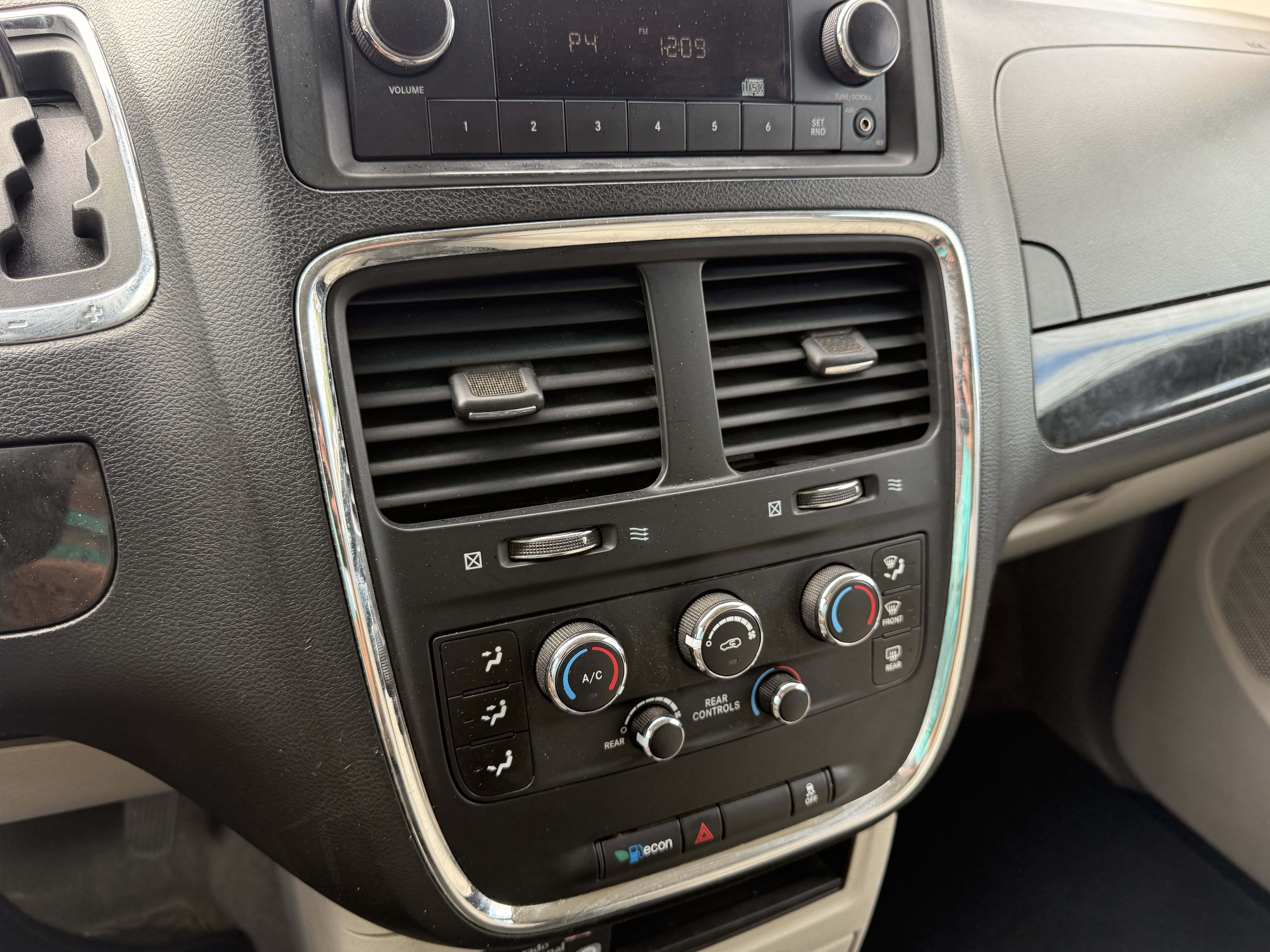 Used 2014 Dodge Grand Caravan SE w/ Quick Order Package 29E SE FWD image 16