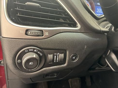 Used 2019 Jeep Cherokee Limited AWD/4WD image 19