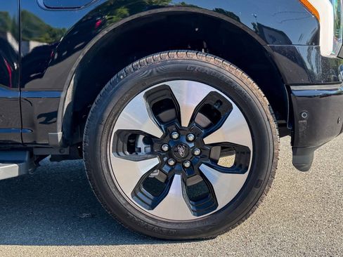 Used 2023 Ford F150 Lightning Platinum AWD/4WD image 9