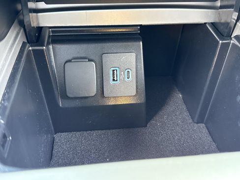 Certified 2024 Ford Explorer XLT w/ Equipment Group 202A AWD/4WD image 9